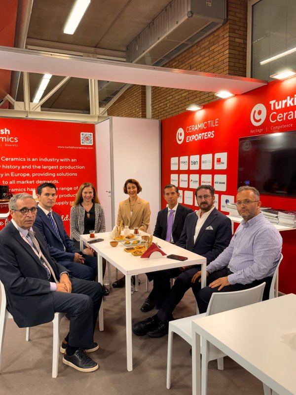 Cersaie Fuarı’nda Milano Başkonsolosu Mehmet Özöktem ile Toplantı